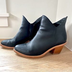 Poppy Barley two point five black boot.